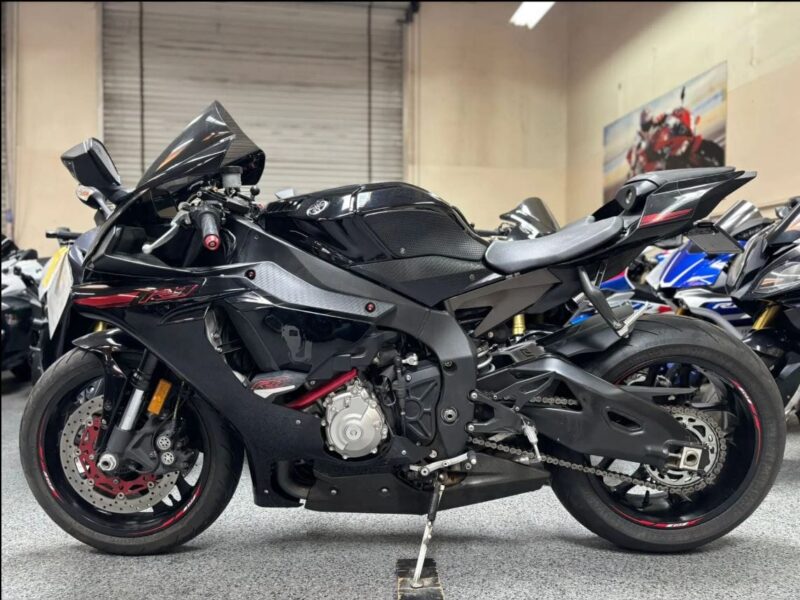2015 Yamaha R1 RAVEN