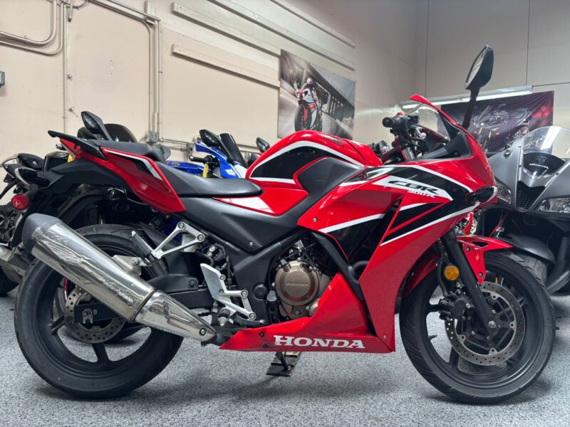 2017 HONDA CBR300R