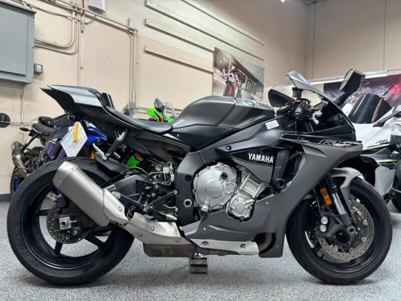 2016 Yamaha R1S