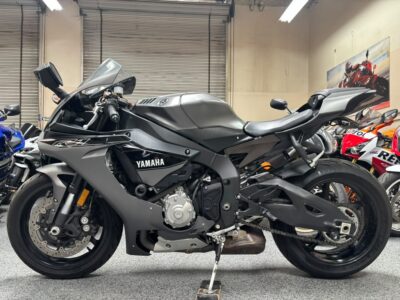 2016 Yamaha R1S