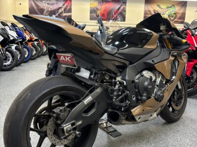 2016 Yamaha R1
